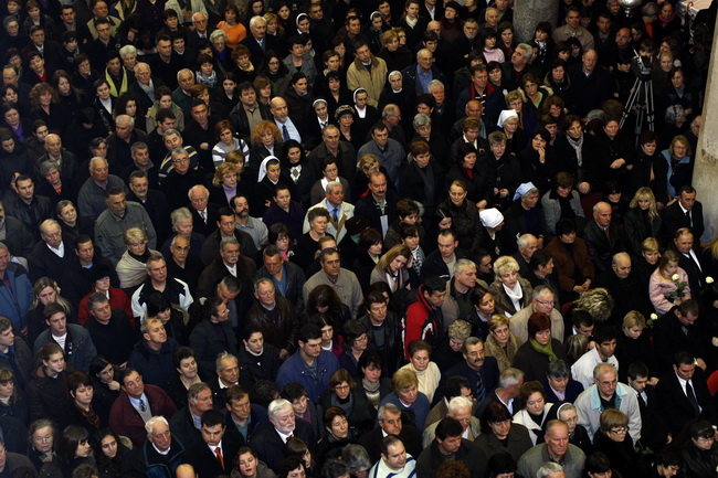 Zadar, 300110.
Pogreb zadarskog nadbiskupa Ivana Prendje u crkvi Svete Stosije.
Zadarski nadbiskup Ivan Prendja preminuo je iznenada  25. sijecnja 2010. godine u Zagrebu u 71. godini zivota, nakon 46 godina svecenistva i 20 godina biskupstva.
Na fotografi