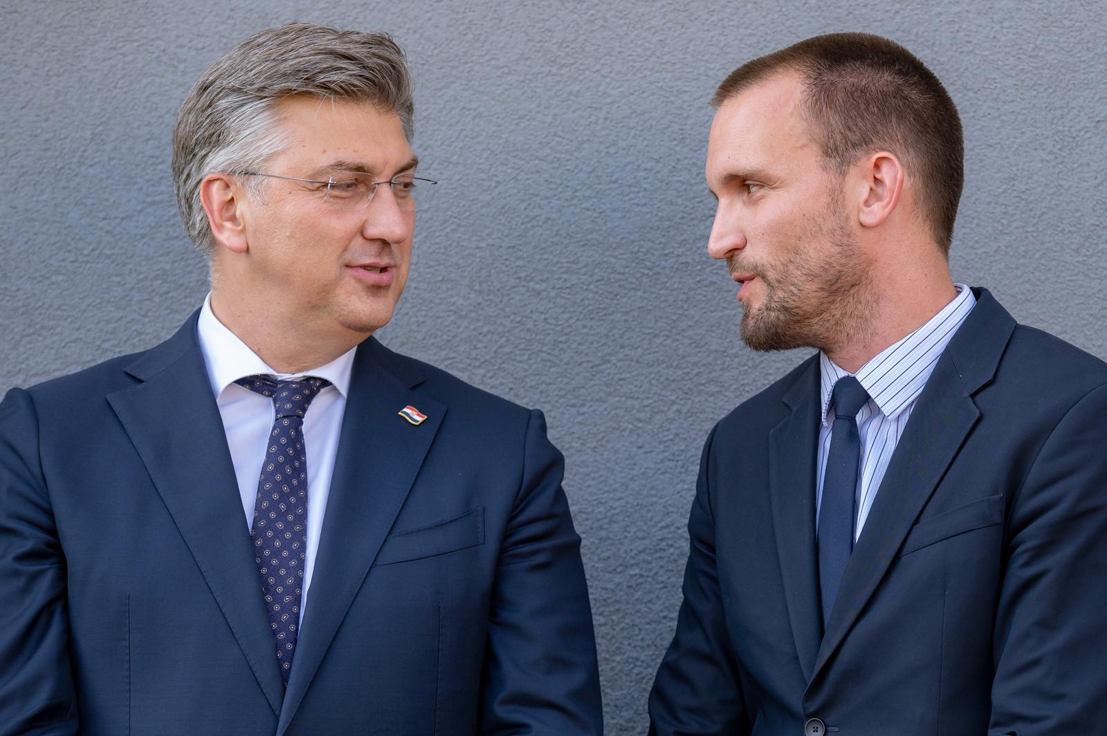 Premijer Plenković sudjelovao na svečanosti primopredaje ključeva POS-ovih stanova Premijer Plenković sudjelovao na svečanosti primopredaje ključeva POS-ovih stanova