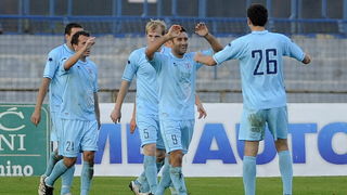 Karlovac, 051111.
Igraliste Branko Cavlovic Cavlek.
Nogometna utakmica 14.kola 1.HNL izmedju NK Karlovac i NK Zadar.
Na slici: slavlje Karlovca, Enes Novinic – drugi gol.
Foto: Damir Krajac / CROPIX