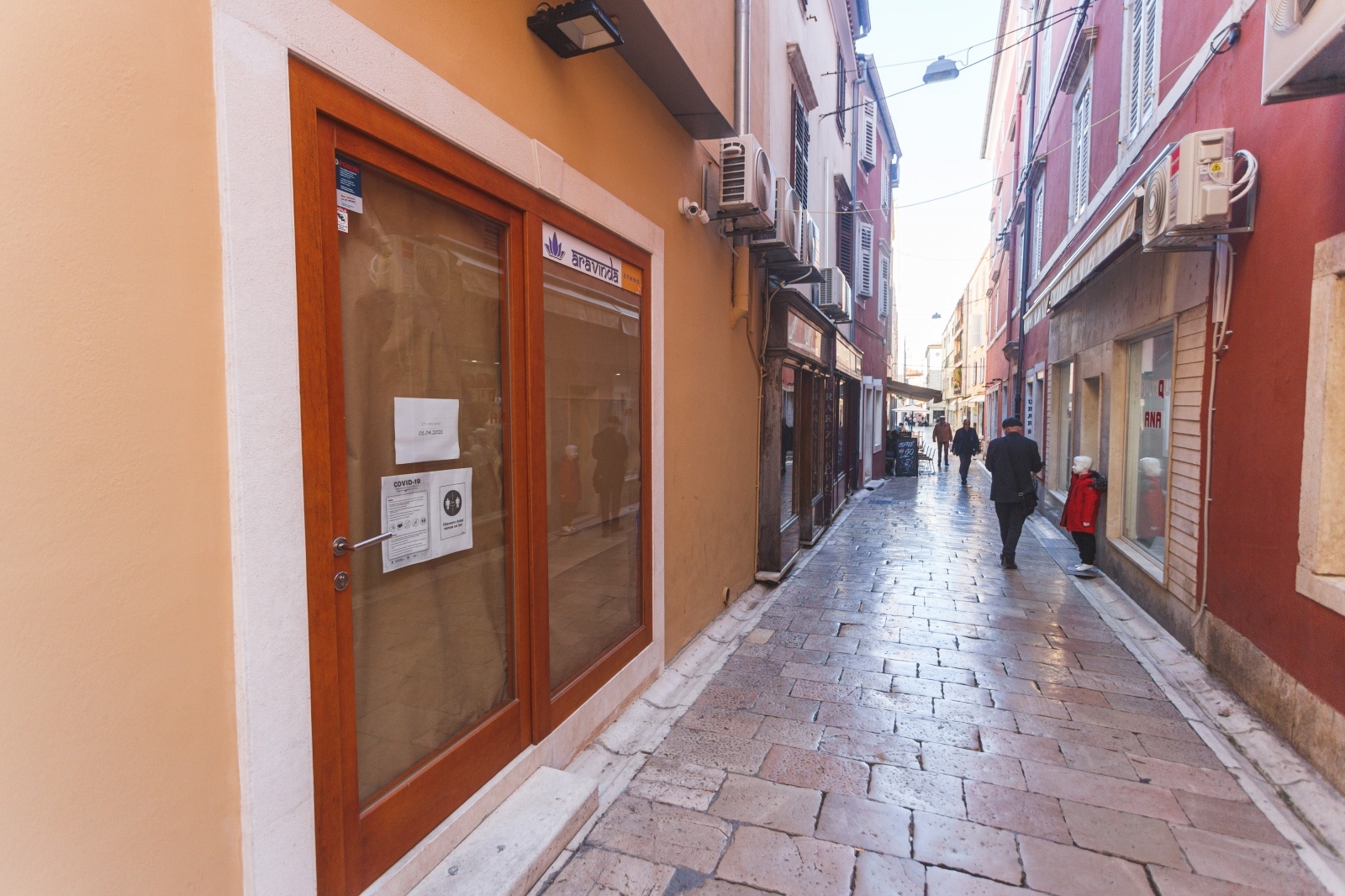 Zatvorene butige i poluprazan zadarski Poluotok Zatvorene butige i poluprazan zadarski Poluotok