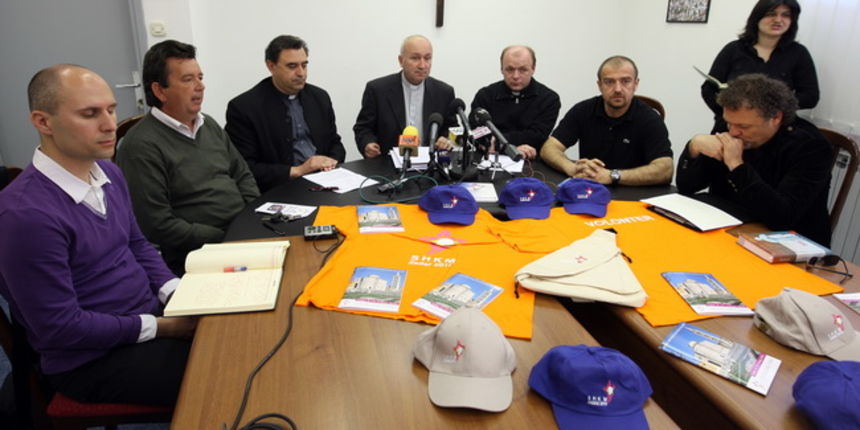 Zadar, 290410.
Nadbiskupski ordinarijat.Konferencija za novinare na kojoj je predstavljen program Susreta hrvatske katolicke mladezi koji ce se 9.svibnja dogoditi u Zadru.
Foto : Vladimir Ivanov / CROPIX Zadar, 290410.
Nadbiskupski ordinarijat.Konferencija za novinare na kojoj je predstavljen program Susreta hrvatske katolicke mladezi koji ce se 9.svibnja dogoditi u Zadru.
Foto : Vladimir Ivanov / CROPIX