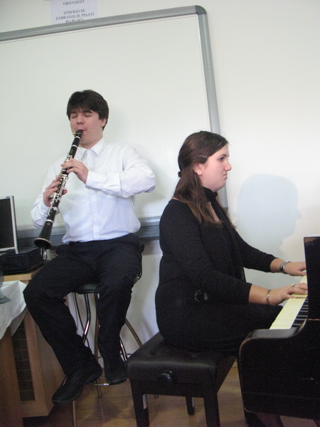 Dodjela nagrada za umjetničke radove u gimnaziji J. Barakovića Dodjela nagrada za umjetničke radove u gimnaziji J. Barakovića