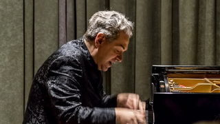 LOvro Pogorelić: “Kavalir za klavirom” u Svečanoj dvorani Sveučilišta u Zadru LOvro Pogorelić: “Kavalir za klavirom” u Svečanoj dvorani Sveučilišta u Zadru