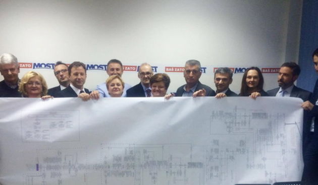 Član GS Mosta Petračić popisao sve dozvole potrebne za gradnju – plahta duga 3 metra. Foto. Facebook