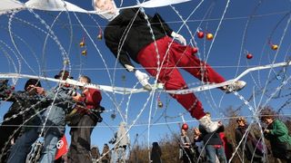 Na granicnom prijelazu Lucija-Brezovica odrzan je veliki prosvjed protiv slovenske zilet zice pod nazivom Protiv zice i za humanu Europu. Na granicnom prijelazu Lucija-Brezovica odrzan je veliki prosvjed protiv slovenske zilet zice pod nazivom Protiv zice i za humanu Europu.