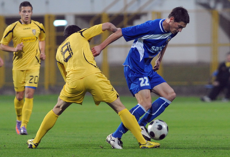 Zapresic, 151010.
Stadion NK Inter, 1. HNL, 11. kolo, seniori, susret NK Inter i NK Zadar.
Na slici: Antun Palaic 8, Antonio Mrsic 22.
Foto: Damir Krajac / CROPIX Zapresic, 151010.
Stadion NK Inter, 1. HNL, 11. kolo, seniori, susret NK Inter i NK Zadar.
Na slici: Antun Palaic 8, Antonio Mrsic 22.
Foto: Damir Krajac / CROPIX