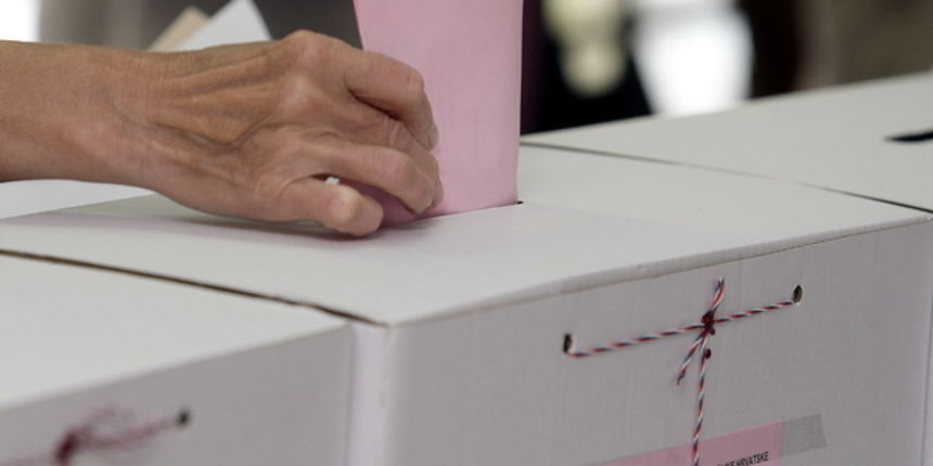 Varazdin, 170509.
U Hrvatskoj se danas odrzavaju peti po redu lokalni izbori na kojima biraci biraju predstavnike lokalnih i regionalnih predstavnickih tijela za iduce cetiri godine, a prvi put neposredno biraju opcinske nacelnike, gradonacelnike i zupane Varazdin, 170509.
U Hrvatskoj se danas odrzavaju peti po redu lokalni izbori na kojima biraci biraju predstavnike lokalnih i regionalnih predstavnickih tijela za iduce cetiri godine, a prvi put neposredno biraju opcinske nacelnike, gradonacelnike i zupane