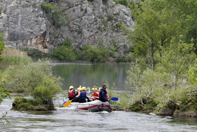 Obrovac, 300411.
6. hrvatska rafting regata Zrmanja 2011. ove godine odrzana je 29. i 30. travnja na rijeci Zrmanji. Organizator regate je Riva rafting centar d.o.o., putnicka agencija iz Obrovca, a suorganizatori su Hrvatski kajakaski savez, Hrvatska tur