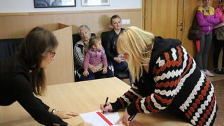 Vir: Dodjela materijalne pomoći roditeljima za nabavku udžbenika i školske opreme Vir: Dodjela materijalne pomoći roditeljima za nabavku udžbenika i školske opreme