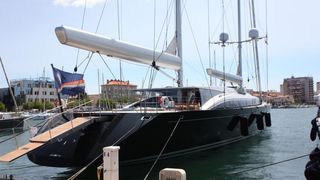 27.06.2013., Zadar – Luksuzna jahta u vlasnistvu medijskog magnata Ruperta Murdocha nalazi se usidrena u zadarskoj marini. Brod je dugacak 68 metara, glavni jarbol je iste visine. Cijena najma ove jahte na tjedan je 295.000 eura, odnosno 2,2 milijuna ku 27.06.2013., Zadar – Luksuzna jahta u vlasnistvu medijskog magnata Ruperta Murdocha nalazi se usidrena u zadarskoj marini. Brod je dugacak 68 metara, glavni jarbol je iste visine. Cijena najma ove jahte na tjedan je 295.000 eura, odnosno 2,2 milijuna ku