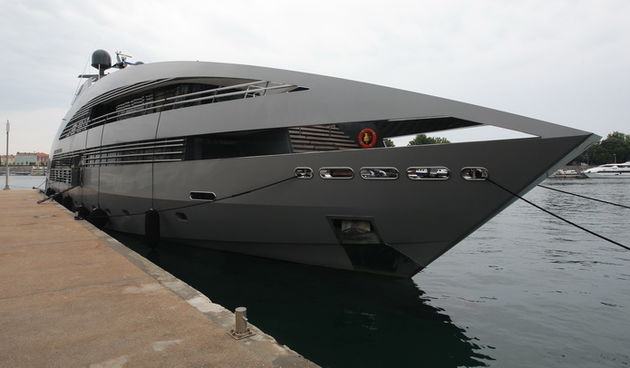 Zadar, 300611.
Neobicna jahta Ocean Emarald u zadarskoj marini Tankerkomerc. Jahta plovi pod zastavom Velike Britanije a dudacka je 36 metara.
Foto: Vladimir Ivanov / CROPIX