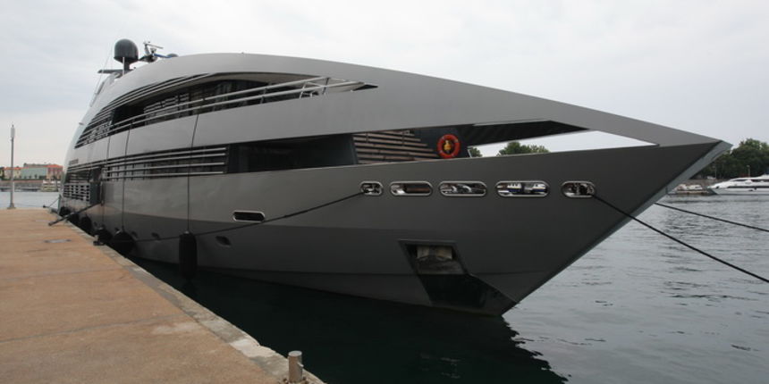 Zadar, 300611.
Neobicna jahta Ocean Emarald u zadarskoj marini Tankerkomerc. Jahta plovi pod zastavom Velike Britanije a dudacka je 36 metara.
Foto: Vladimir Ivanov / CROPIX Zadar, 300611.
Neobicna jahta Ocean Emarald u zadarskoj marini Tankerkomerc. Jahta plovi pod zastavom Velike Britanije a dudacka je 36 metara.
Foto: Vladimir Ivanov / CROPIX
