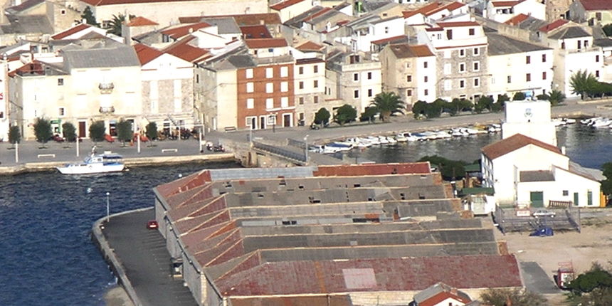 Magazini soli u Pagu (Foto: J. Portada) Magazini soli u Pagu (Foto: J. Portada)