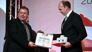 Zagreb, 161110.
U hotelu Westin odrzan je 20. susret CROMA 2010, na kojm su dodijeljene nagrade za najbolje menadzere i poduzetnike u ovoj godini. Dodijeljeno je 14 nagrada i plaketa.
Na slici: Adrian Josip Jezina, B.net Hrvatska d.o.o., Zagreb (desni) pr Zagreb, 161110.
U hotelu Westin odrzan je 20. susret CROMA 2010, na kojm su dodijeljene nagrade za najbolje menadzere i poduzetnike u ovoj godini. Dodijeljeno je 14 nagrada i plaketa.
Na slici: Adrian Josip Jezina, B.net Hrvatska d.o.o., Zagreb (desni) pr