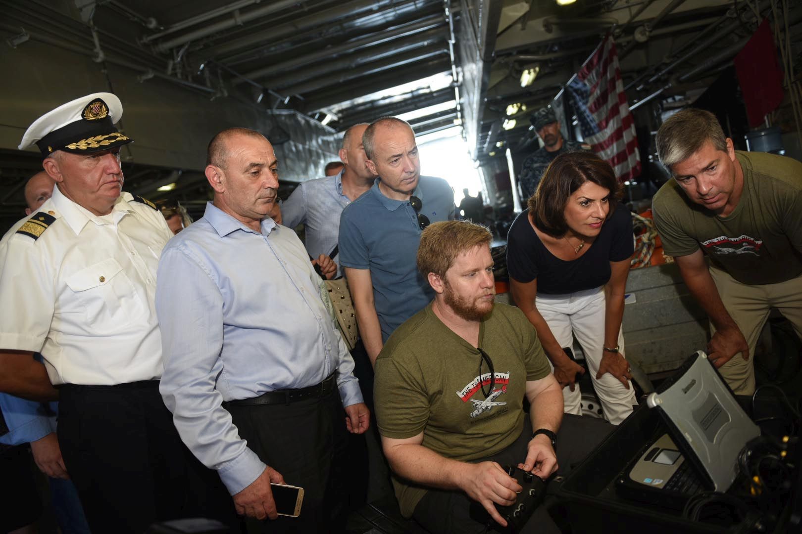 Zadarski podvodni arheolozi na istraživanju ostataka potopljenog aviona kod Visa Zadarski podvodni arheolozi na istraživanju ostataka potopljenog aviona kod Visa