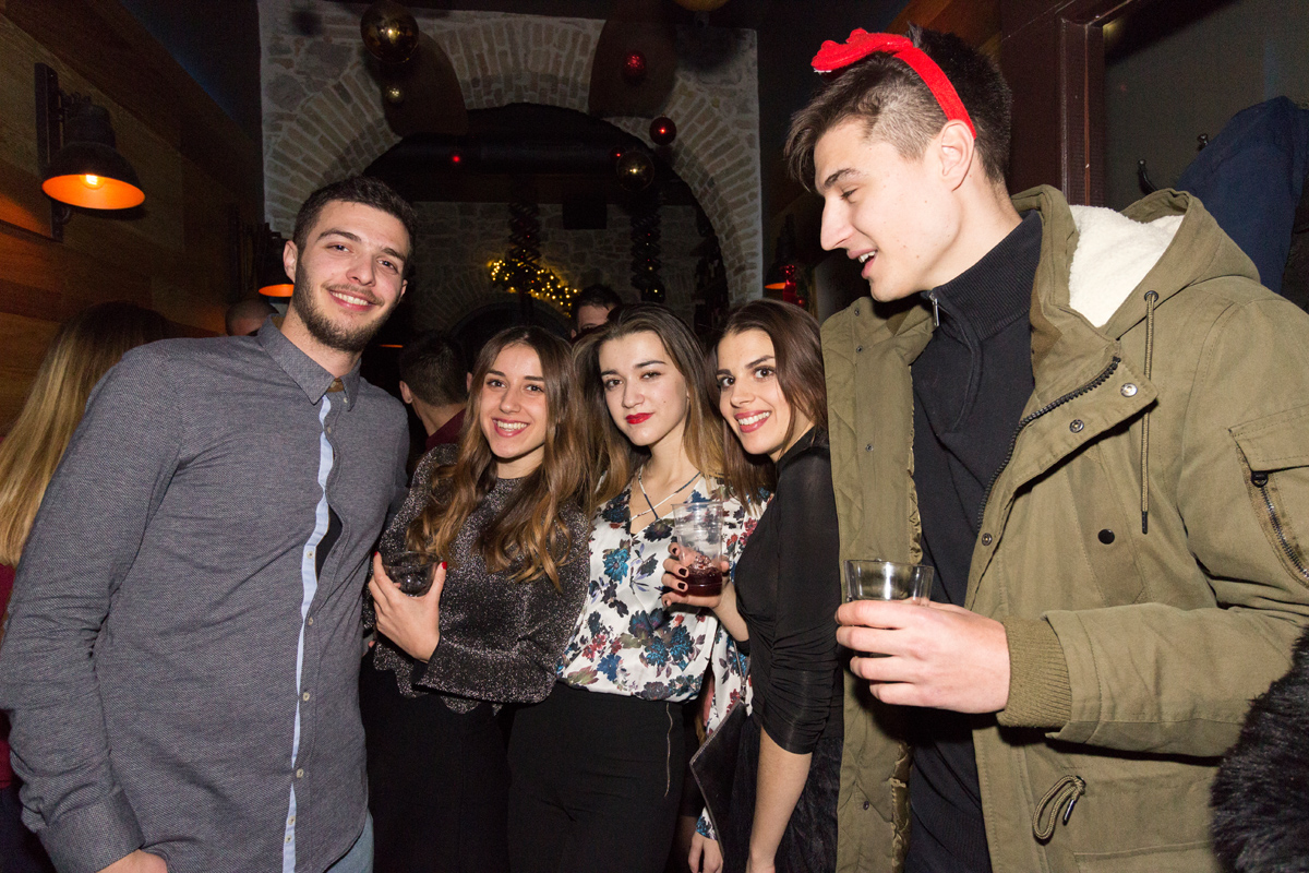 Doček 2017: Najluđa noć na zadarskom Poluotoku privukla više tisuća Zadrana i gostiju Doček 2017: Najluđa noć na zadarskom Poluotoku privukla više tisuća Zadrana i gostiju