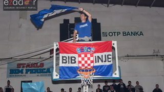 Humanitarno gledanje utakmice Zadar-Cibona (85-84) u Jazinama Humanitarno gledanje utakmice Zadar-Cibona (85-84) u Jazinama