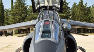 Francuski vojni avioni u vojarni “Pukovnik Mirko Vukušić”u Zemuniku Francuski vojni avioni u vojarni “Pukovnik Mirko Vukušić”u Zemuniku