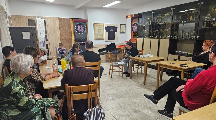 Mario Padelin, pisac, novinar i glazbenik gostovao u Udruzi slijepih Zadarske županije Mario Padelin, pisac, novinar i glazbenik gostovao u Udruzi slijepih Zadarske županije