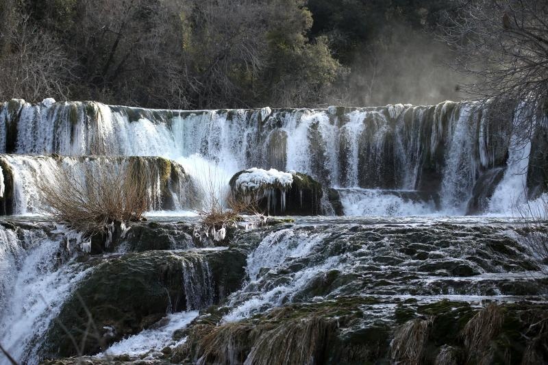 Ledena zimska idila na slapovima Krke Ledena zimska idila na slapovima Krke