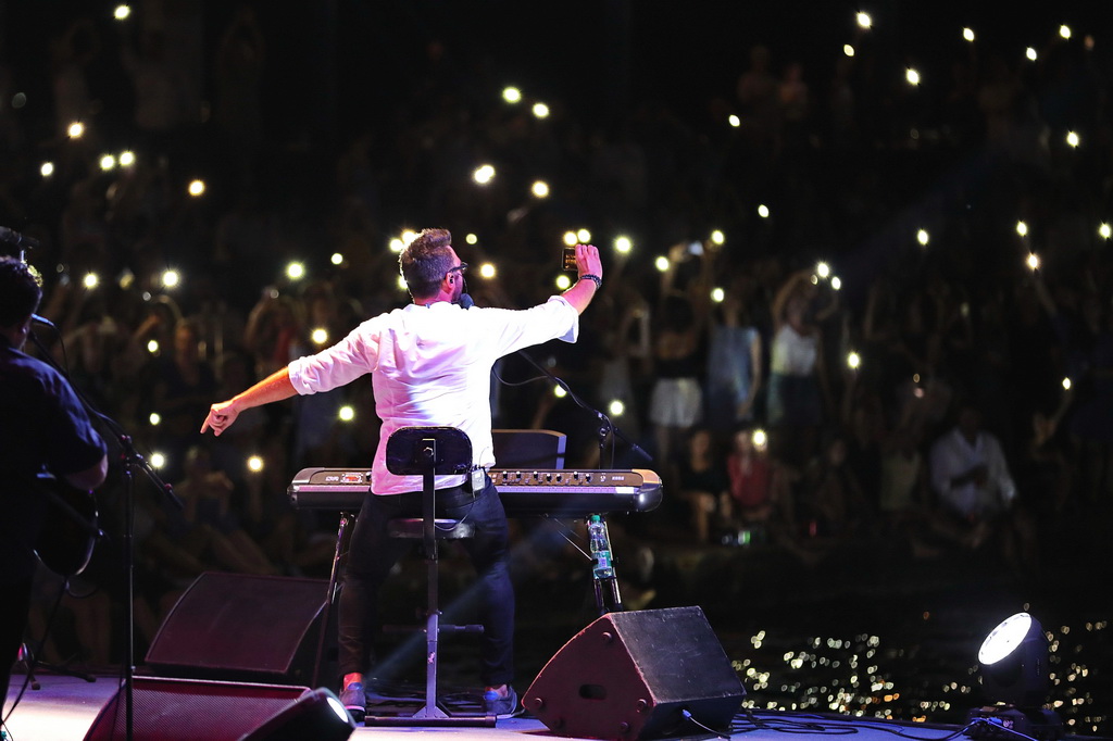 Fenomenalni Petar Grašo raspjevao i rasplesao Biograd Fenomenalni Petar Grašo raspjevao i rasplesao Biograd