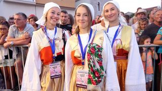 U Tribunju su održane 49. po redu magareće trke na kojima je sudjelovalo 12 jahača, a pobjedu je odnio Roko Popov na magarcu Renault 4. Photo: Duško Jaramaz/PIXSELL U Tribunju su održane 49. po redu magareće trke na kojima je sudjelovalo 12 jahača, a pobjedu je odnio Roko Popov na magarcu Renault 4. Photo: Duško Jaramaz/PIXSELL