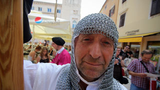 Vitezovi vranski na Narodnom trgu (foto:Saša Čuka) Vitezovi vranski na Narodnom trgu (foto:Saša Čuka)