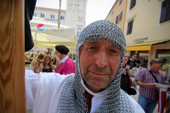 Vitezovi vranski na Narodnom trgu (foto:Saša Čuka) Vitezovi vranski na Narodnom trgu (foto:Saša Čuka)