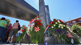 Knin, 050811
Nakon sluzbene ceremonije na kojoj je prisustvovao drzavni vrh obiljezavanje Oluje i Dana domovinske zahvalnosti se nastavilo kraj novog spomen obiljezja na glavnom trgu u Kninu.
Na slic: detalj sa trga.
Foto: Zvonimir Barisin / CROPIX Knin, 050811
Nakon sluzbene ceremonije na kojoj je prisustvovao drzavni vrh obiljezavanje Oluje i Dana domovinske zahvalnosti se nastavilo kraj novog spomen obiljezja na glavnom trgu u Kninu.
Na slic: detalj sa trga.
Foto: Zvonimir Barisin / CROPIX