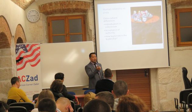 dr Matthew Lee u Pomorskoj školi Zadar