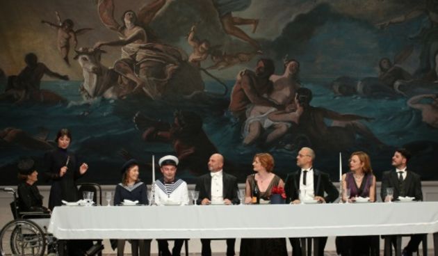 Nad grobom glupe Europe, Dani satire