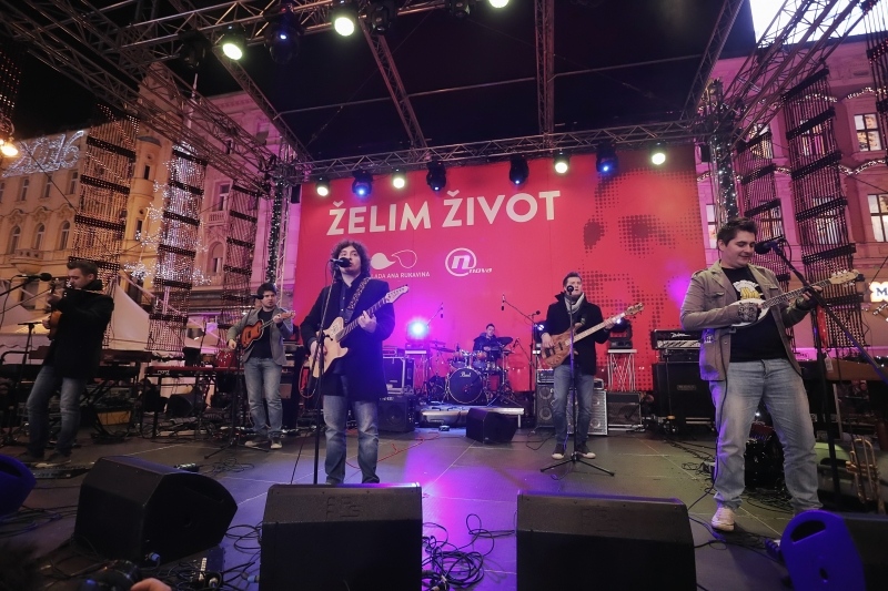 Na zagrebačkom Trgu bana Josipa Jelačića održan je jubilarni 10. humanitarni koncert Želim život za zakladu Ana Rukavina. Photo:Tomislav Miletić/PIXSELL Na zagrebačkom Trgu bana Josipa Jelačića održan je jubilarni 10. humanitarni koncert Želim život za zakladu Ana Rukavina. Photo:Tomislav Miletić/PIXSELL
