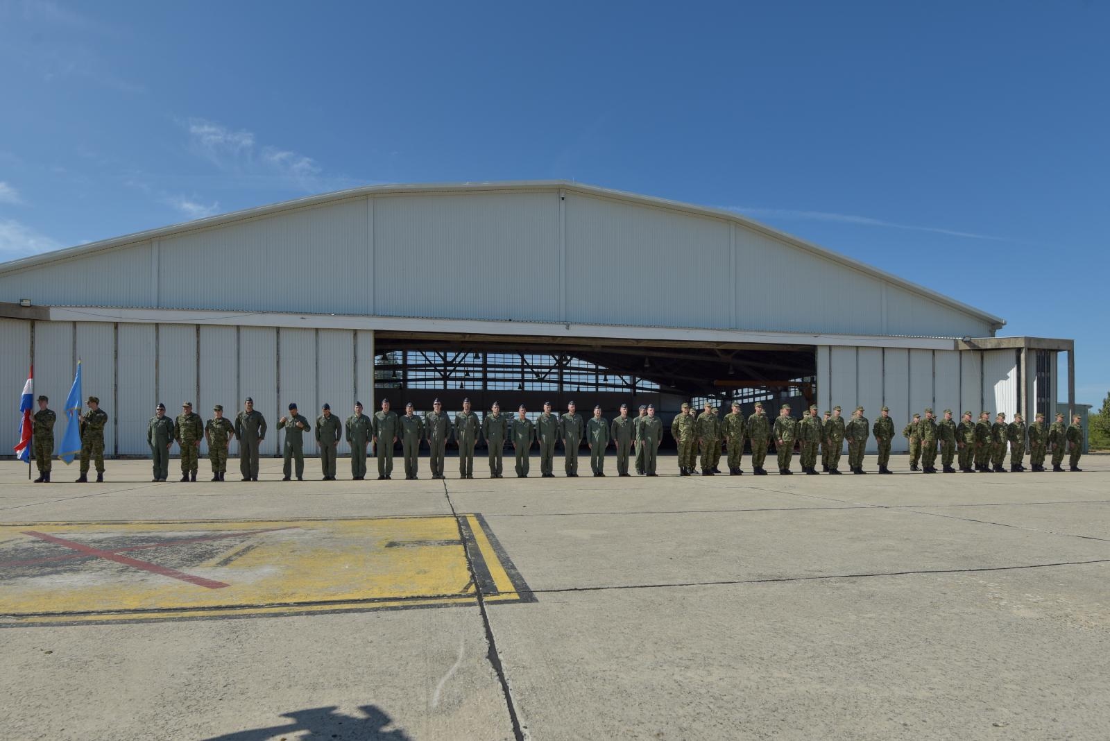 Svečanost povodom završetka obuke pilota na helikopterima OH-58D Kiowa Warrior Svečanost povodom završetka obuke pilota na helikopterima OH-58D Kiowa Warrior