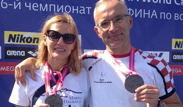 Silva Masnov i Dražen Adžić (KDP Donat Zadar) s osvojenim medaljama u Kazanu