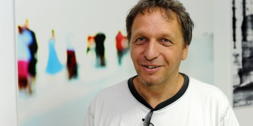 Zadar, 260712.
Zadarski fotograf Aleksandar Bonacic je veceras u galeriji ZADART predstavio izlozbu fotografija naziva “Slucajna izlozba”.
Na fotografiji: Aleksandar Bonacic.
Foto: Luka Gerlanc / CROPIX Zadar, 260712.
Zadarski fotograf Aleksandar Bonacic je veceras u galeriji ZADART predstavio izlozbu fotografija naziva “Slucajna izlozba”.
Na fotografiji: Aleksandar Bonacic.
Foto: Luka Gerlanc / CROPIX