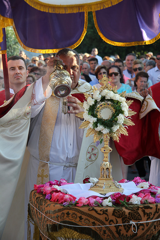 Arbanasi: Procesija povodom blagdana Tijelova 19. lipnja 2014.  foto: Bernard Kotlar
