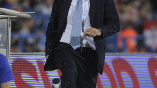 Tel Aviv, 091010. Ramat-Gan Stadion. Kvalifikacijska nogometna utakmica grupe F izmedju Izraela i Hrvatske za Euro 2012 u Poljskoj i Ukrajini. Na slici: pred kraj utakmice Slaven Bilic napucao je bocice od igraca nakon Mate Bilicevog promasaja ispred gola