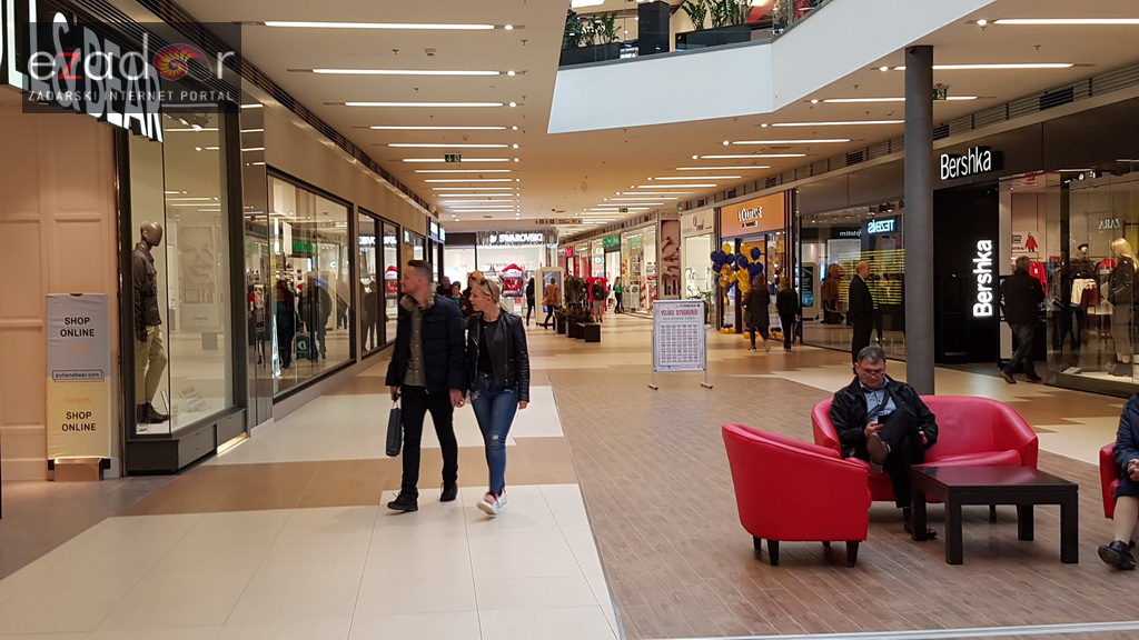 Trgovinski centar Supernova Zadar otvorio vrata kupcima Trgovinski centar Supernova Zadar otvorio vrata kupcima