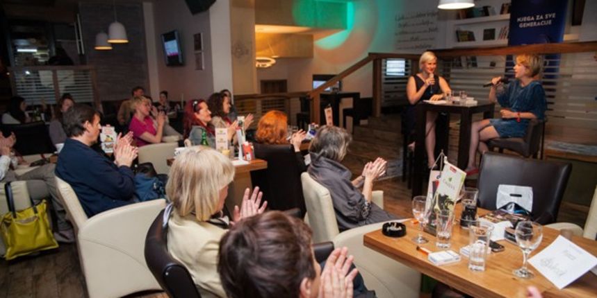 “Ženska priča” uz Tomicu Šćavinu i Ivanu Simić Bodrožić, promo foto “Ženska priča” uz Tomicu Šćavinu i Ivanu Simić Bodrožić, promo foto