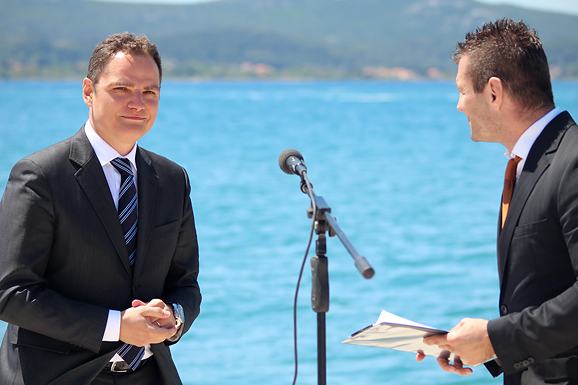 Svečanost polaganja J. Y. Costeau memorijalne ploče na Morskim orguljama