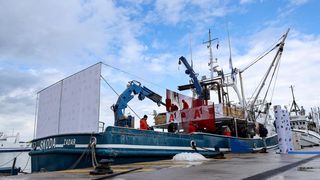 Ekološka manifestacija “Uz more, za more: zelena misija za održivu budućnost Hrvatske” održala se danas na plivarici Škoda koja je jutros u 11 sati isplovila iz zadarske luke Gaženica prema Ugljanu gdje će se provela akcija izvlačenja odbačenih ribarskih Ekološka manifestacija “Uz more, za more: zelena misija za održivu budućnost Hrvatske” održala se danas na plivarici Škoda koja je jutros u 11 sati isplovila iz zadarske luke Gaženica prema Ugljanu gdje će se provela akcija izvlačenja odbačenih ribarskih