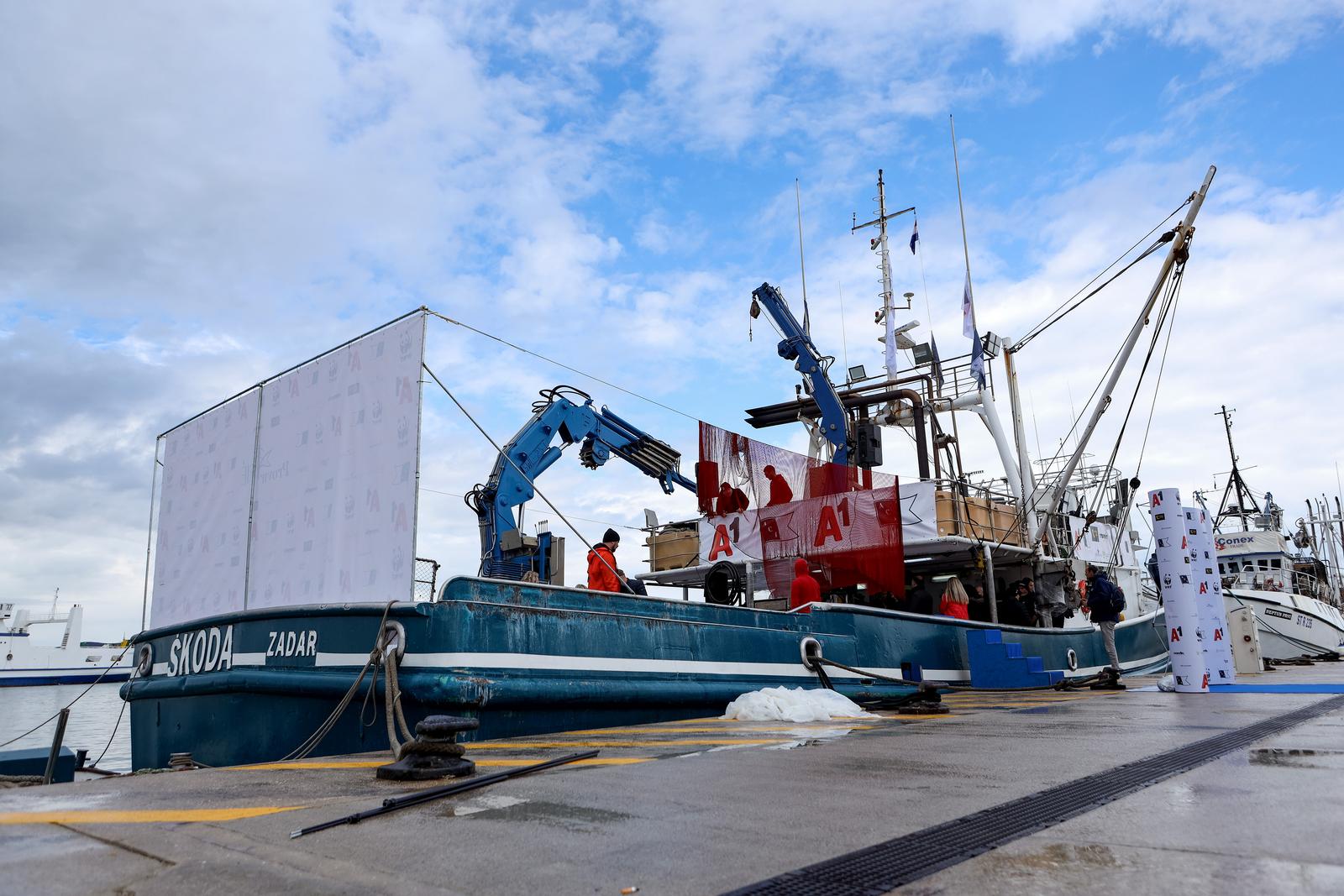 Ekološka manifestacija “Uz more, za more: zelena misija za održivu budućnost Hrvatske” održala se danas na plivarici Škoda koja je jutros u 11 sati isplovila iz zadarske luke Gaženica prema Ugljanu gdje će se provela akcija izvlačenja odbačenih ribarskih Ekološka manifestacija “Uz more, za more: zelena misija za održivu budućnost Hrvatske” održala se danas na plivarici Škoda koja je jutros u 11 sati isplovila iz zadarske luke Gaženica prema Ugljanu gdje će se provela akcija izvlačenja odbačenih ribarskih