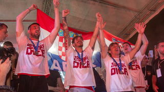 Veličanstven doček četvorice zadarskih Vatrenih od Gradskog mosta do Foruma