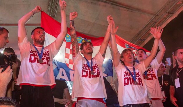 Veličanstven doček četvorice zadarskih Vatrenih od Gradskog mosta do Foruma