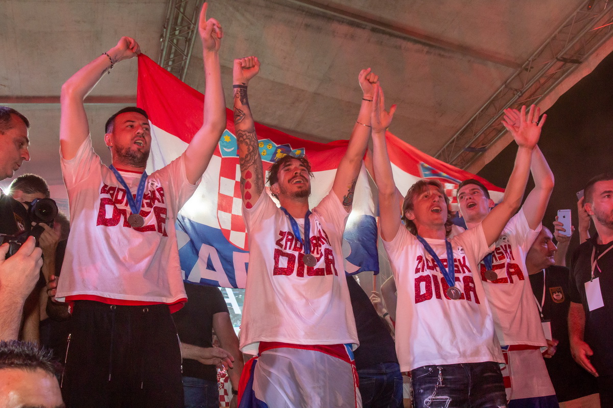 Veličanstven doček četvorice zadarskih Vatrenih od Gradskog mosta do Foruma