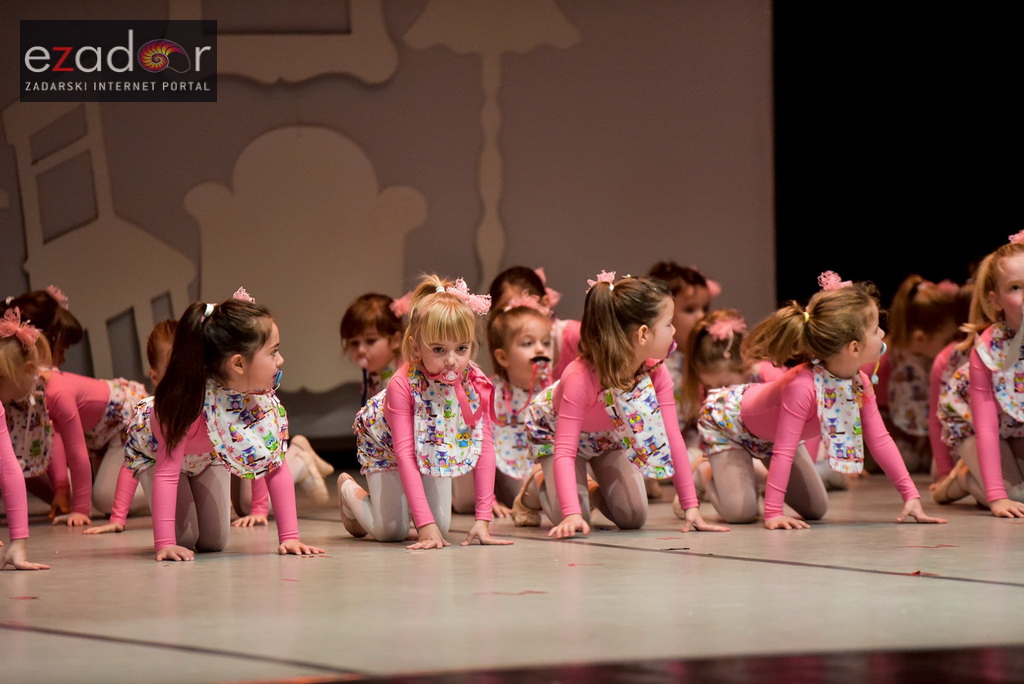 Predstava “Odgojoj” Plesne udruge Gesta u HNK Zadar