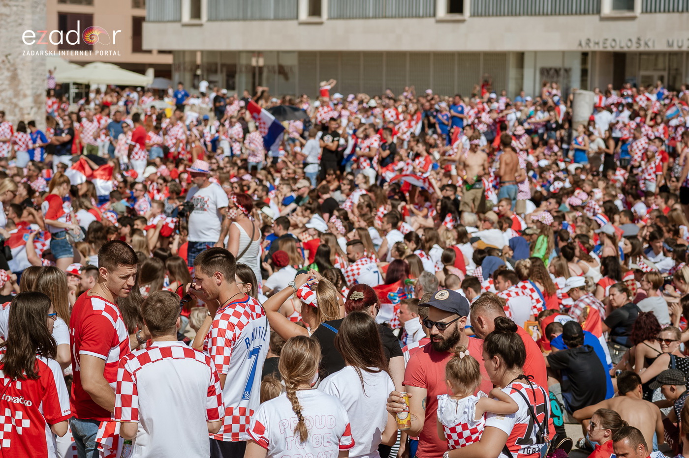 Navijačko ludilo u Zadru za vrijeme i nakon finala Svjetskog prvenstva Navijačko ludilo u Zadru za vrijeme i nakon finala Svjetskog prvenstva