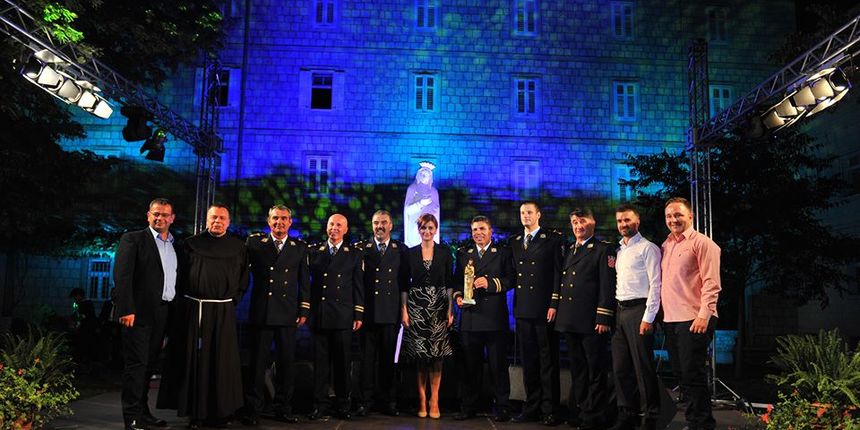 Klapa ilustracija Klapa ilustracija