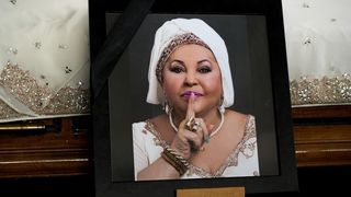 Skopje: Na posljednji počinak ispraćena Esma Redžepova Skopje: Na posljednji počinak ispraćena Esma Redžepova