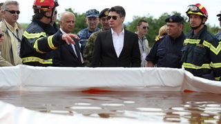 Zadar, 130513.
Predsjednik Vlade RH Zoran Milanovic prisustvovao je programu pokazne vatrogasne vjezbe Ljeto 2013 u Zracnoj luci Zadar. U pokaznoj vatrogasnoj vjezbi sudjelovale su protupozarne snage Drzavne uprave za zastitu i spasavanje, Namjenski orga Zadar, 130513.
Predsjednik Vlade RH Zoran Milanovic prisustvovao je programu pokazne vatrogasne vjezbe Ljeto 2013 u Zracnoj luci Zadar. U pokaznoj vatrogasnoj vjezbi sudjelovale su protupozarne snage Drzavne uprave za zastitu i spasavanje, Namjenski orga